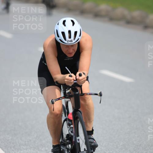 15.06.2025 - 27. Vierlanden-Triathlon H.Heesch http://msf.ph/oto/7984048 15.06.2025 10:58:43 Radfahren 246 meine-sportfotos.de