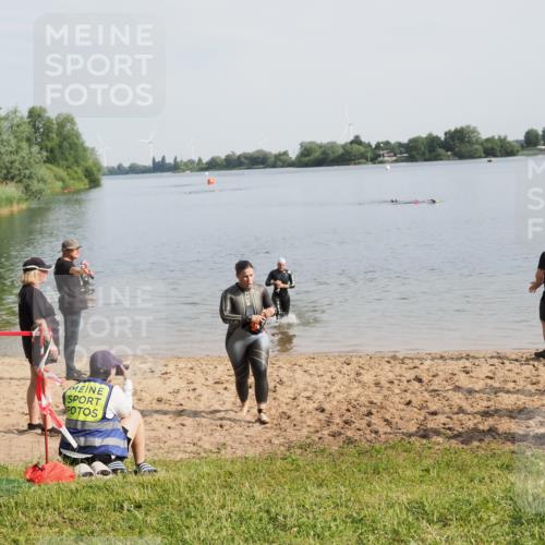 21.06.2025 - 27. Vierlanden-Triathlon MichiJ http://msf.ph/oto/7984065 15.06.2026 09:08:56 Schwimmen 199, 204 meine-sportfotos.de