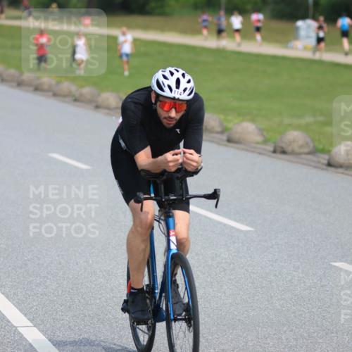 15.06.2025 - 27. Vierlanden-Triathlon H.Heesch http://msf.ph/oto/7984069 15.06.2025 11:20:33 Radfahren 114 meine-sportfotos.de