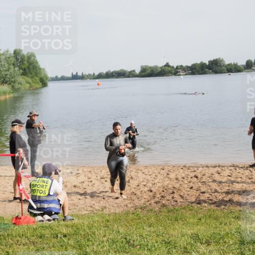 21.06.2025 - 27. Vierlanden-Triathlon MichiJ http://msf.ph/oto/7984079 15.06.2026 09:08:56 Schwimmen 199, 204 meine-sportfotos.de