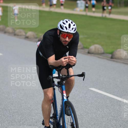 15.06.2025 - 27. Vierlanden-Triathlon H.Heesch http://msf.ph/oto/7984083 15.06.2025 11:20:33 Radfahren 114 meine-sportfotos.de