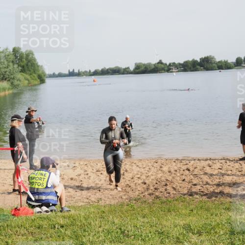 21.06.2025 - 27. Vierlanden-Triathlon MichiJ http://msf.ph/oto/7984090 15.06.2026 09:08:56 Schwimmen 199, 204 meine-sportfotos.de