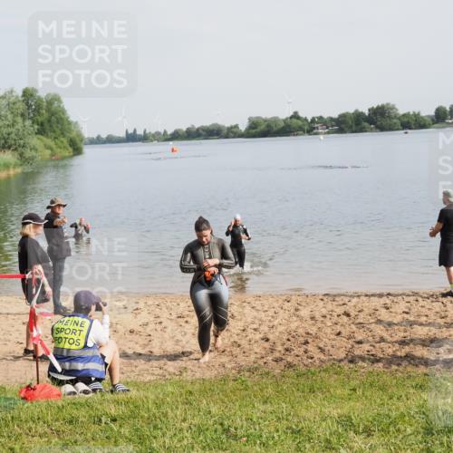 21.06.2025 - 27. Vierlanden-Triathlon MichiJ http://msf.ph/oto/7984135 15.06.2026 09:08:57 Schwimmen 199, 204 meine-sportfotos.de