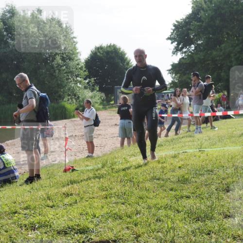 15.06.2025 - 27. Vierlanden-Triathlon KatJ http://msf.ph/oto/7984146 15.06.2025 08:53:27 Schwimmen 162, 169 meine-sportfotos.de
