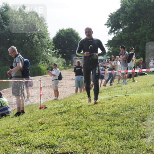 15.06.2025 - 27. Vierlanden-Triathlon KatJ http://msf.ph/oto/7984153 15.06.2025 08:53:28 Schwimmen 162, 169 meine-sportfotos.de