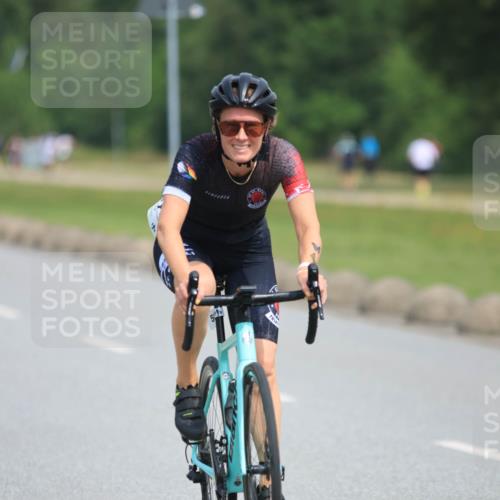 15.06.2025 - 27. Vierlanden-Triathlon H.Heesch http://msf.ph/oto/7984165 15.06.2025 10:59:20 Radfahren 131, 445, 472, 582 meine-sportfotos.de