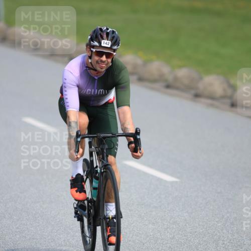 15.06.2025 - 27. Vierlanden-Triathlon H.Heesch http://msf.ph/oto/7984172 15.06.2025 11:21:06 Radfahren 93, 142, 703, 856 meine-sportfotos.de