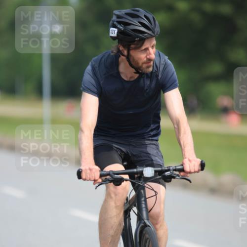 15.06.2025 - 27. Vierlanden-Triathlon H.Heesch http://msf.ph/oto/7984192 15.06.2025 10:59:22 Radfahren 131, 582 meine-sportfotos.de