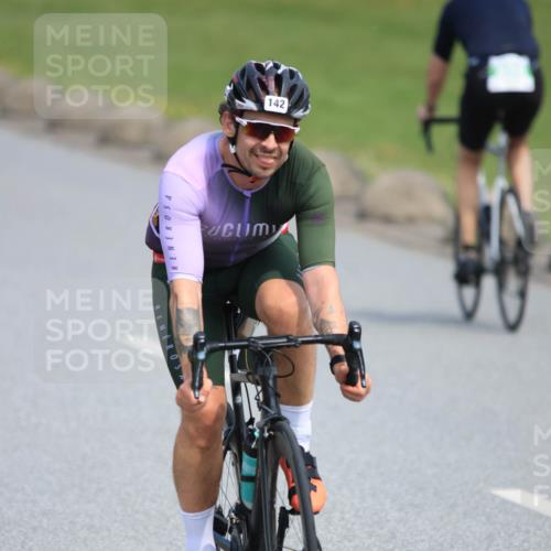 15.06.2025 - 27. Vierlanden-Triathlon H.Heesch http://msf.ph/oto/7984200 15.06.2025 11:21:06 Radfahren 93, 142, 703, 856 meine-sportfotos.de