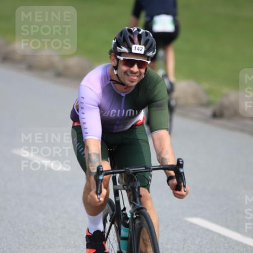 15.06.2025 - 27. Vierlanden-Triathlon H.Heesch http://msf.ph/oto/7984212 15.06.2025 11:21:06 Radfahren 93, 142, 703, 856 meine-sportfotos.de