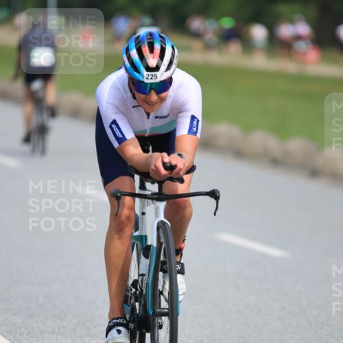 15.06.2025 - 27. Vierlanden-Triathlon H.Heesch http://msf.ph/oto/7984253 15.06.2025 11:21:52 Radfahren 225, 843 meine-sportfotos.de