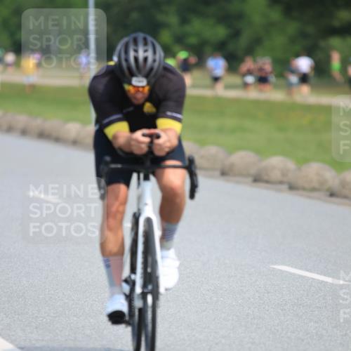 15.06.2025 - 27. Vierlanden-Triathlon H.Heesch http://msf.ph/oto/7984283 15.06.2025 11:22:02 Radfahren 133, 224, 653, 843 meine-sportfotos.de