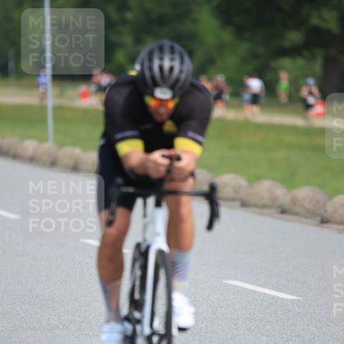 15.06.2025 - 27. Vierlanden-Triathlon H.Heesch http://msf.ph/oto/7984290 15.06.2025 11:22:02 Radfahren 133, 224, 653, 843 meine-sportfotos.de