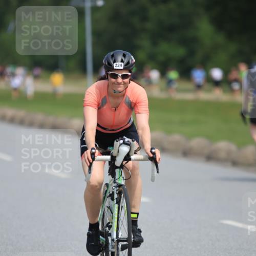 15.06.2025 - 27. Vierlanden-Triathlon H.Heesch http://msf.ph/oto/7984305 15.06.2025 11:22:06 Radfahren 133, 224, 653 meine-sportfotos.de