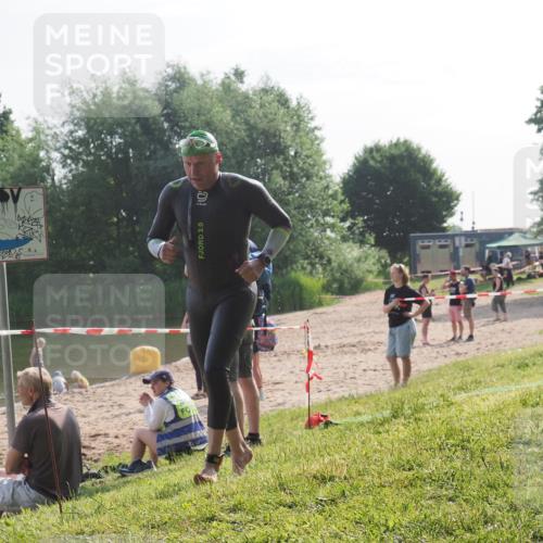 15.06.2025 - 27. Vierlanden-Triathlon KatJ http://msf.ph/oto/7984331 15.06.2025 08:54:56 Schwimmen 108 meine-sportfotos.de