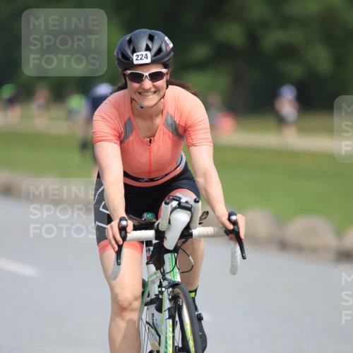 15.06.2025 - 27. Vierlanden-Triathlon H.Heesch http://msf.ph/oto/7984335 15.06.2025 11:22:06 Radfahren 133, 224, 653 meine-sportfotos.de