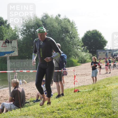 15.06.2025 - 27. Vierlanden-Triathlon KatJ http://msf.ph/oto/7984345 15.06.2025 08:54:56 Schwimmen 108 meine-sportfotos.de