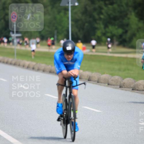 15.06.2025 - 27. Vierlanden-Triathlon H.Heesch http://msf.ph/oto/7984381 15.06.2025 11:22:21 Radfahren 19, 218, 767, 920 meine-sportfotos.de