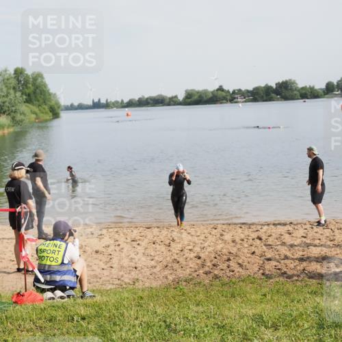 21.06.2025 - 27. Vierlanden-Triathlon MichiJ http://msf.ph/oto/7984386 15.06.2026 09:09:00 Schwimmen 199, 204 meine-sportfotos.de