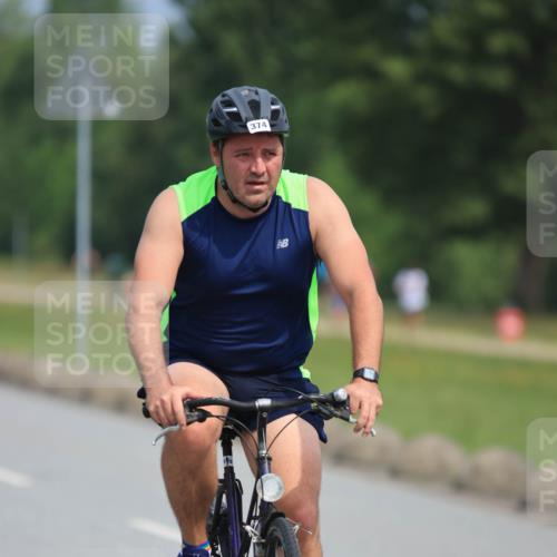 15.06.2025 - 27. Vierlanden-Triathlon H.Heesch http://msf.ph/oto/7984393 15.06.2025 10:59:52 Radfahren 374, 682 meine-sportfotos.de