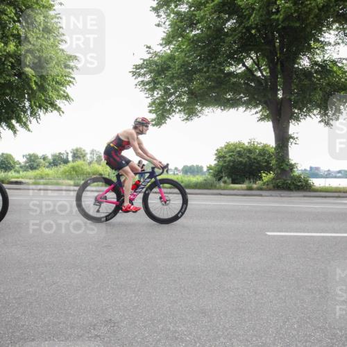 15.06.2025 - 7 Türme Triathlon Yannick Fuchs http://msf.ph/oto/7984398 15.06.2025 09:52:06 Radfahren 90, 91 meine-sportfotos.de