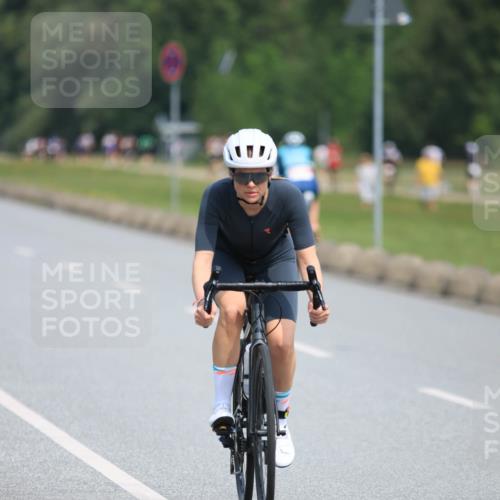 15.06.2025 - 27. Vierlanden-Triathlon H.Heesch http://msf.ph/oto/7984430 15.06.2025 11:22:24 Radfahren 19, 198, 218, 767, 920 meine-sportfotos.de