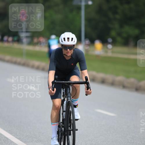 15.06.2025 - 27. Vierlanden-Triathlon H.Heesch http://msf.ph/oto/7984448 15.06.2025 11:22:25 Radfahren 198, 218, 767, 920 meine-sportfotos.de