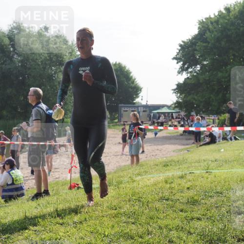 15.06.2025 - 27. Vierlanden-Triathlon KatJ http://msf.ph/oto/7984461 15.06.2025 08:55:42 Schwimmen 225 meine-sportfotos.de