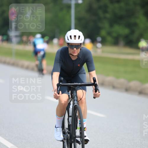 15.06.2025 - 27. Vierlanden-Triathlon H.Heesch http://msf.ph/oto/7984464 15.06.2025 11:22:25 Radfahren 198, 218, 767, 920 meine-sportfotos.de