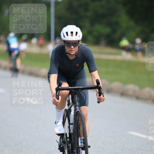 15.06.2025 - 27. Vierlanden-Triathlon H.Heesch http://msf.ph/oto/7984478 15.06.2025 11:22:25 Radfahren 198, 218, 767, 920 meine-sportfotos.de