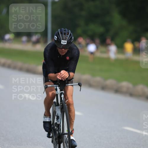 15.06.2025 - 27. Vierlanden-Triathlon H.Heesch http://msf.ph/oto/7984507 15.06.2025 11:22:55 Radfahren 109, 770, 776, 946 meine-sportfotos.de