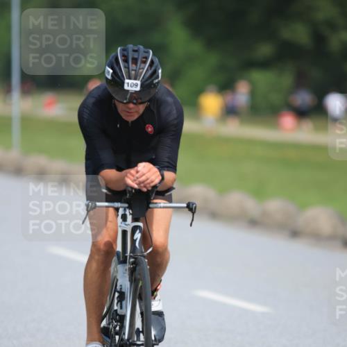 15.06.2025 - 27. Vierlanden-Triathlon H.Heesch http://msf.ph/oto/7984514 15.06.2025 11:22:56 Radfahren 109, 770, 776, 946, 963 meine-sportfotos.de