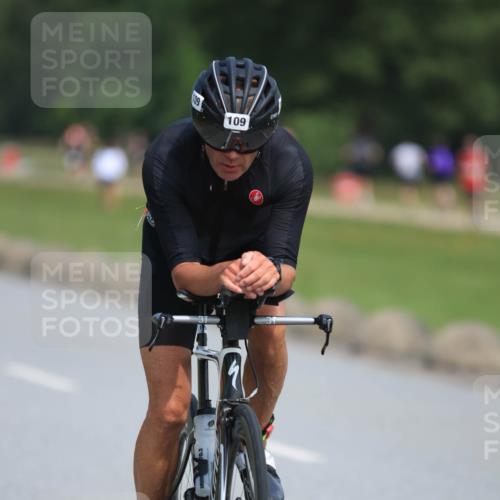15.06.2025 - 27. Vierlanden-Triathlon H.Heesch http://msf.ph/oto/7984517 15.06.2025 11:22:56 Radfahren 109, 770, 776, 946, 963 meine-sportfotos.de