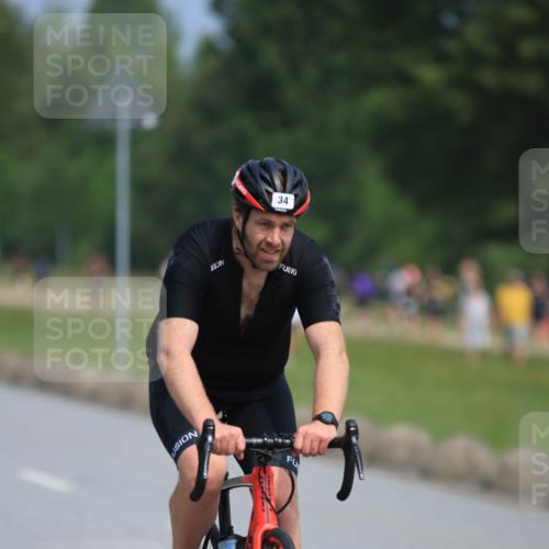 15.06.2025 - 27. Vierlanden-Triathlon H.Heesch http://msf.ph/oto/7984527 15.06.2025 11:23:08 Radfahren 34, 71, 183, 963 meine-sportfotos.de