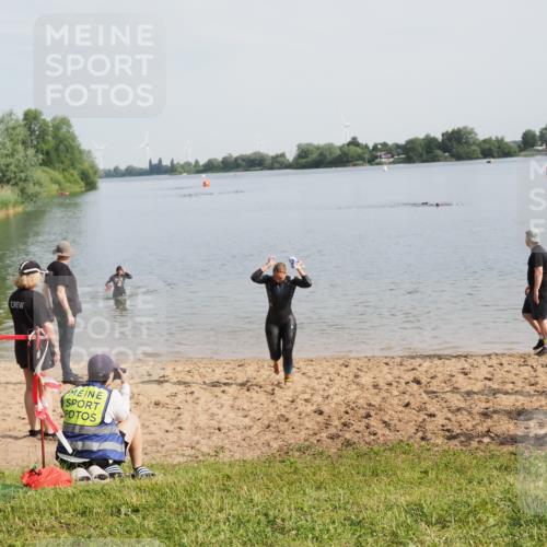 21.06.2025 - 27. Vierlanden-Triathlon MichiJ http://msf.ph/oto/7984532 15.06.2026 09:09:02 Schwimmen 199, 204 meine-sportfotos.de