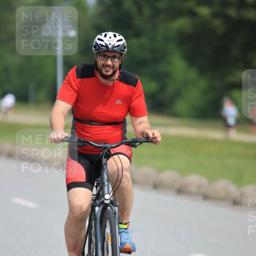 15.06.2025 - 27. Vierlanden-Triathlon H.Heesch http://msf.ph/oto/7984538 15.06.2025 11:00:37 Radfahren 61, 157, 162, 226, 417, 421, 586, 638, 726, 759 meine-sportfotos.de