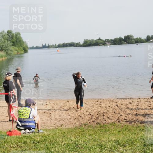 21.06.2025 - 27. Vierlanden-Triathlon MichiJ http://msf.ph/oto/7984569 15.06.2026 09:09:02 Schwimmen 199, 204 meine-sportfotos.de