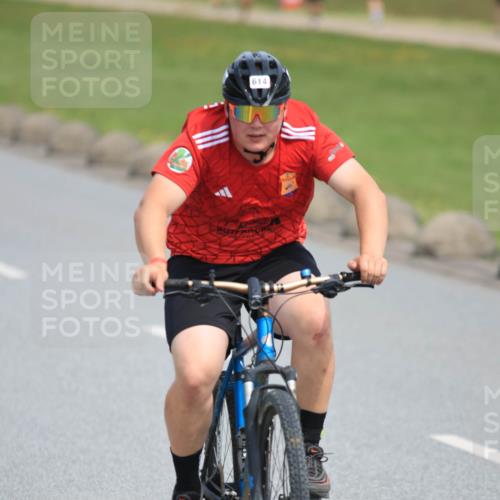 15.06.2025 - 27. Vierlanden-Triathlon H.Heesch http://msf.ph/oto/7984638 15.06.2025 11:01:47 Radfahren 32, 90, 221, 239, 584, 614 meine-sportfotos.de