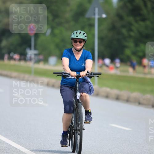 15.06.2025 - 27. Vierlanden-Triathlon H.Heesch http://msf.ph/oto/7984643 15.06.2025 11:23:26 Radfahren 543, 858 meine-sportfotos.de