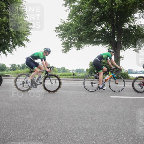 15.06.2025 - 7 Türme Triathlon Yannick Fuchs http://msf.ph/oto/7984671 15.06.2025 10:02:36 Radfahren 129, 132 meine-sportfotos.de