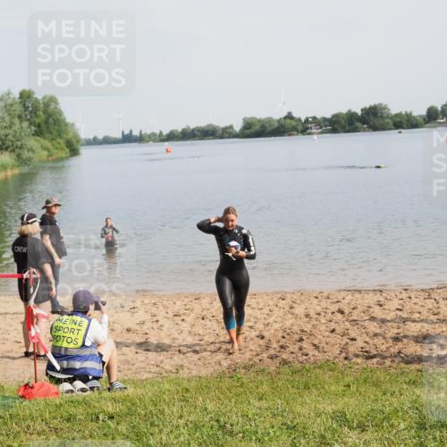 21.06.2025 - 27. Vierlanden-Triathlon MichiJ http://msf.ph/oto/7984698 15.06.2026 09:09:03 Schwimmen 199, 204 meine-sportfotos.de