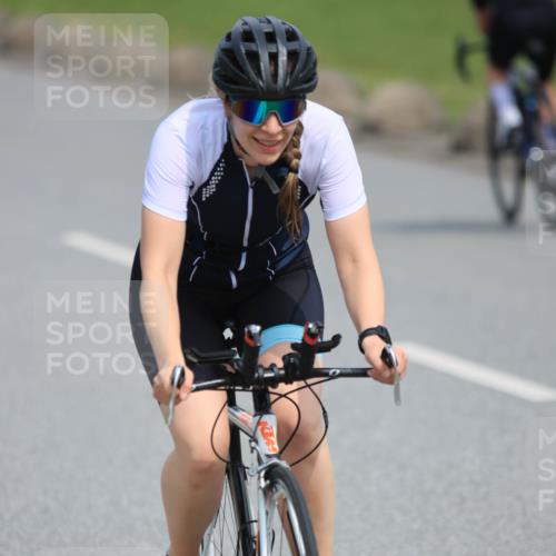15.06.2025 - 27. Vierlanden-Triathlon H.Heesch http://msf.ph/oto/7984712 15.06.2025 11:01:58 Radfahren 221, 238, 567 meine-sportfotos.de