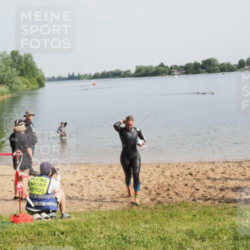 21.06.2025 - 27. Vierlanden-Triathlon MichiJ http://msf.ph/oto/7984714 15.06.2026 09:09:04 Schwimmen 199, 204 meine-sportfotos.de
