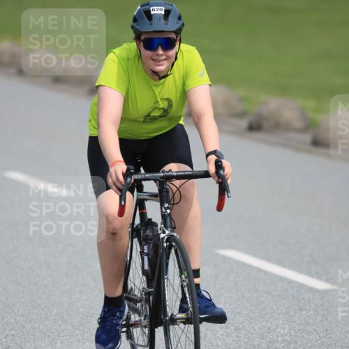 15.06.2025 - 27. Vierlanden-Triathlon H.Heesch http://msf.ph/oto/7984742 15.06.2025 11:02:08 Radfahren 125, 620, 713, 749 meine-sportfotos.de