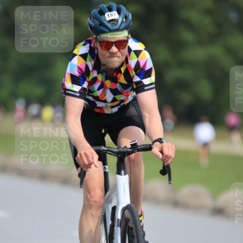 15.06.2025 - 27. Vierlanden-Triathlon H.Heesch http://msf.ph/oto/7984744 15.06.2025 11:23:36 Radfahren 187 meine-sportfotos.de