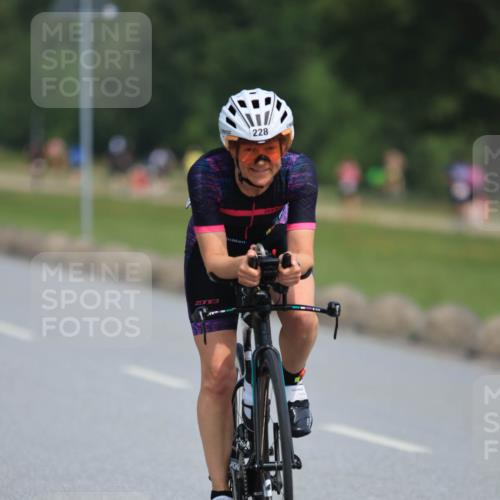 15.06.2025 - 27. Vierlanden-Triathlon H.Heesch http://msf.ph/oto/7984751 15.06.2025 11:23:45 Radfahren 204, 228, 780 meine-sportfotos.de