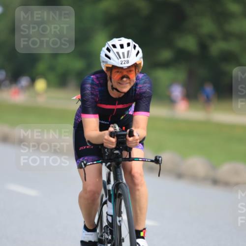 15.06.2025 - 27. Vierlanden-Triathlon H.Heesch http://msf.ph/oto/7984767 15.06.2025 11:23:45 Radfahren 204, 228, 780 meine-sportfotos.de