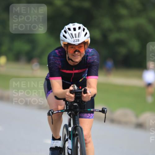 15.06.2025 - 27. Vierlanden-Triathlon H.Heesch http://msf.ph/oto/7984782 15.06.2025 11:23:45 Radfahren 204, 228, 780 meine-sportfotos.de