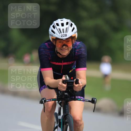 15.06.2025 - 27. Vierlanden-Triathlon H.Heesch http://msf.ph/oto/7984798 15.06.2025 11:23:45 Radfahren 204, 228, 780 meine-sportfotos.de