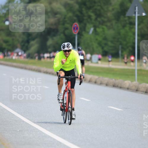15.06.2025 - 27. Vierlanden-Triathlon H.Heesch http://msf.ph/oto/7984814 15.06.2025 11:24:27 Radfahren 161, 213, 904 meine-sportfotos.de